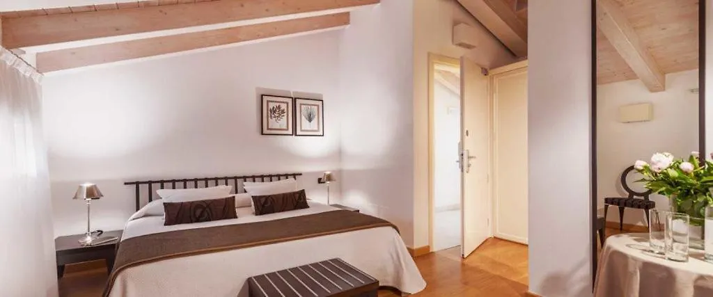 Gallery Room Verona 2*,  Italien