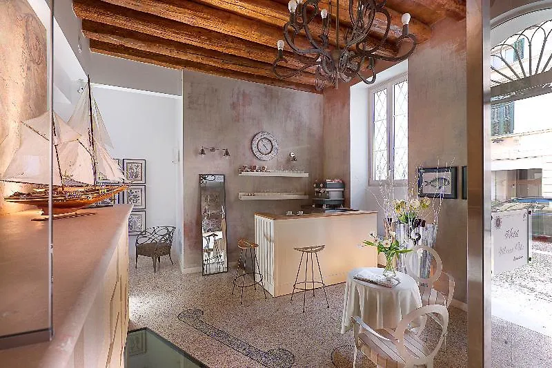 Gallery Room Verona 2*,